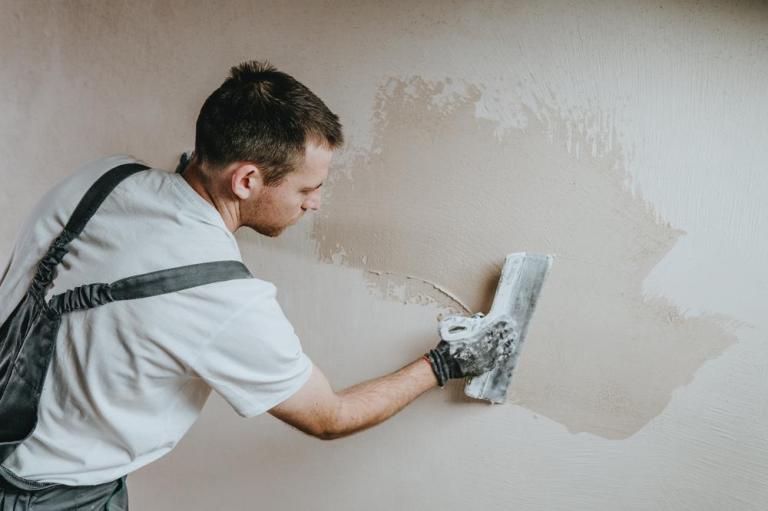 Le lissage de murs, une étape clé pour vos travaux à Genay
